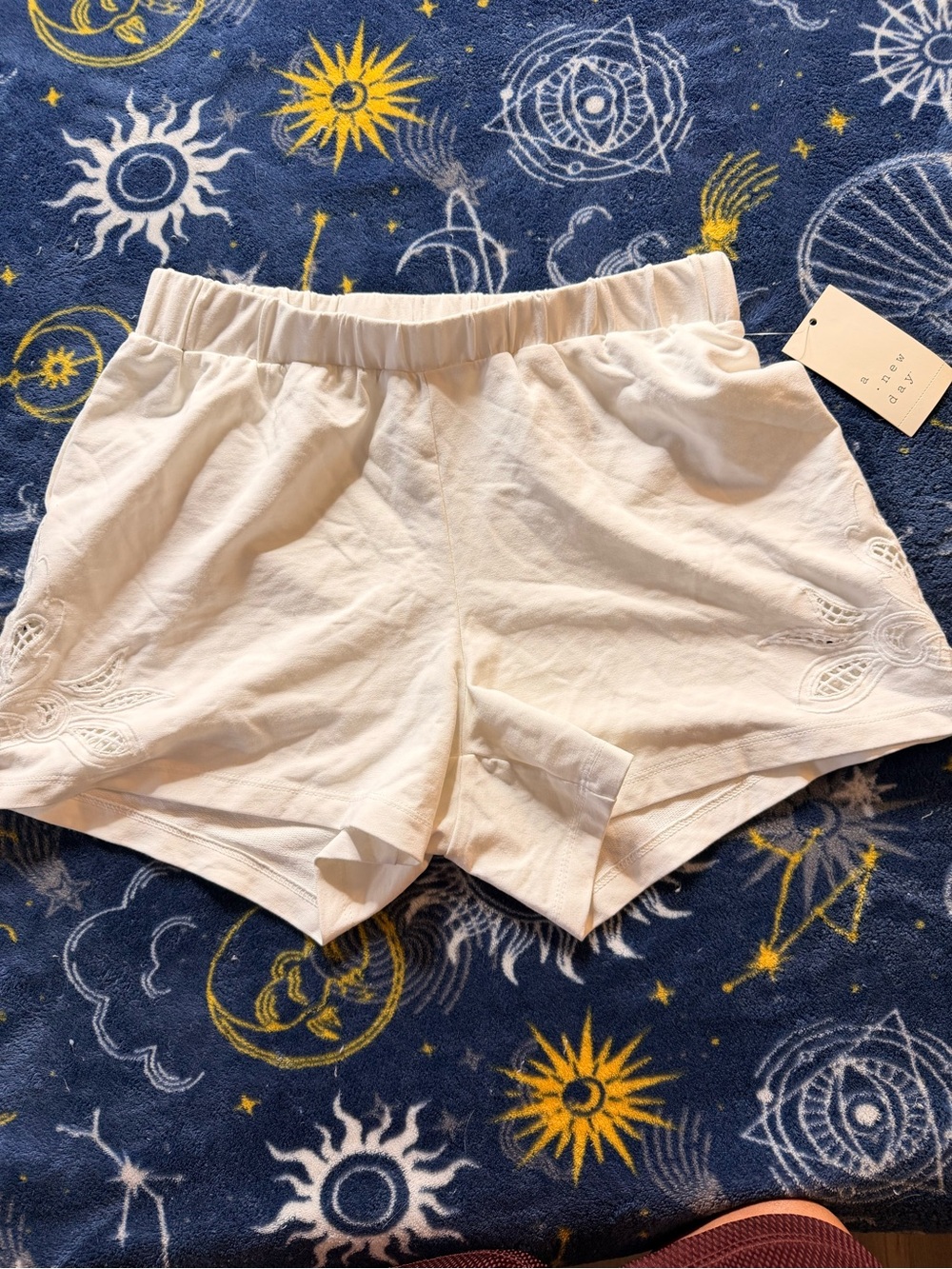 A New Day Women’s White Embroidered Shorts – XS